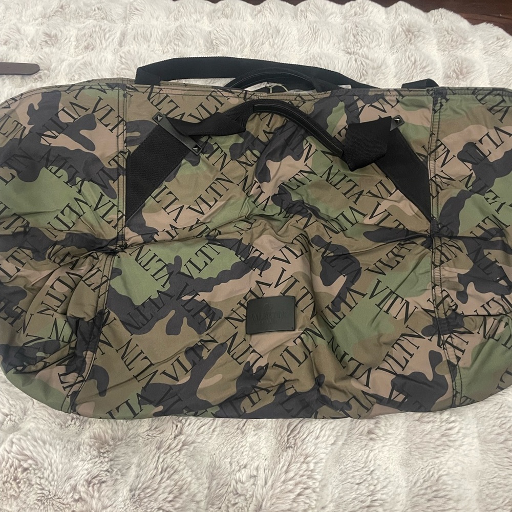 Valentino Garavani VLTN Camouflage-print Holdall Bag - Picture 11 of 12